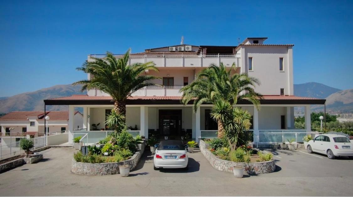 Hotel Vallisdea Сала-Консіліна Екстер'єр фото